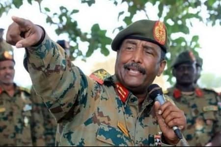 مطار كسلا.. الجيش يتصدى لمسيرات جديدة والبرهان يتفقد مطار بورتسودان