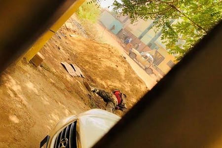 جثث تنتشر في شوارع الخرطوم وتهدد بالطاعون