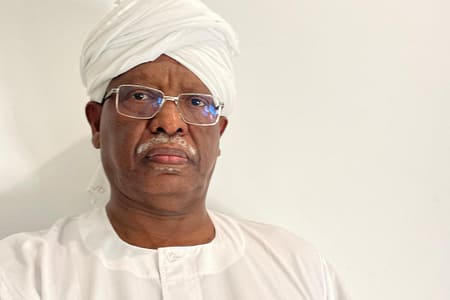 حمدوك في موجهة العاصفة أم الخضوع